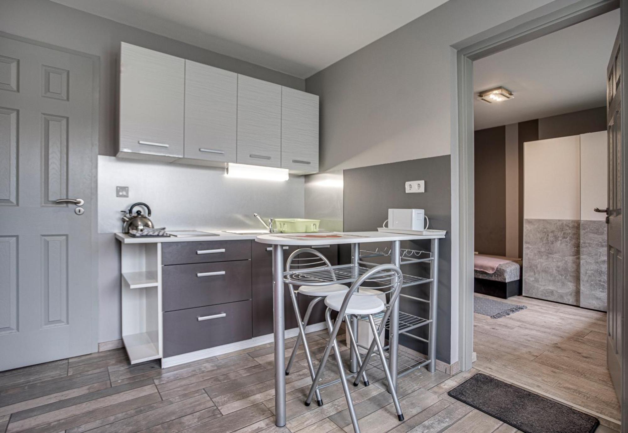 Magdi Vendeghaz A-B Appartement Celldömölk Buitenkant foto