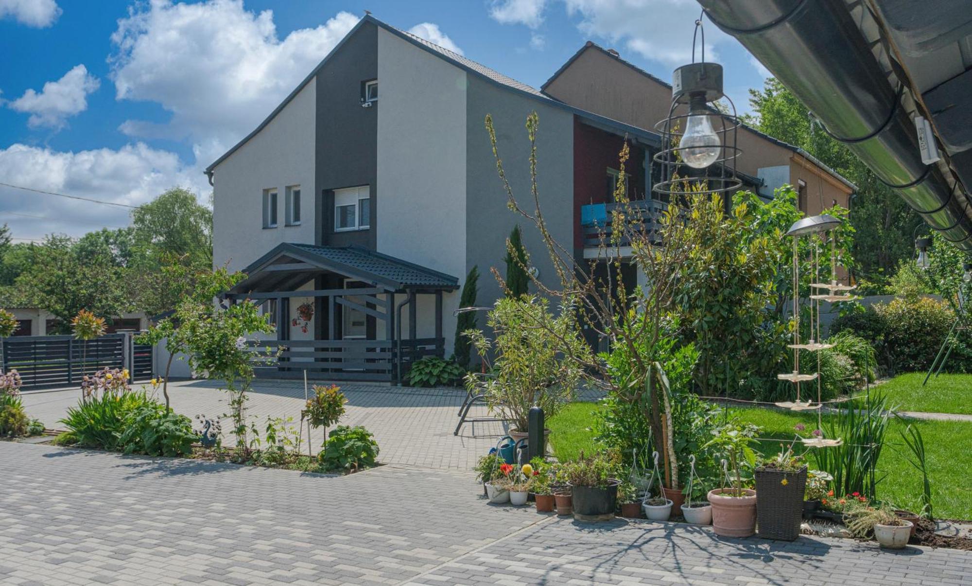 Magdi Vendeghaz A-B Appartement Celldömölk Buitenkant foto