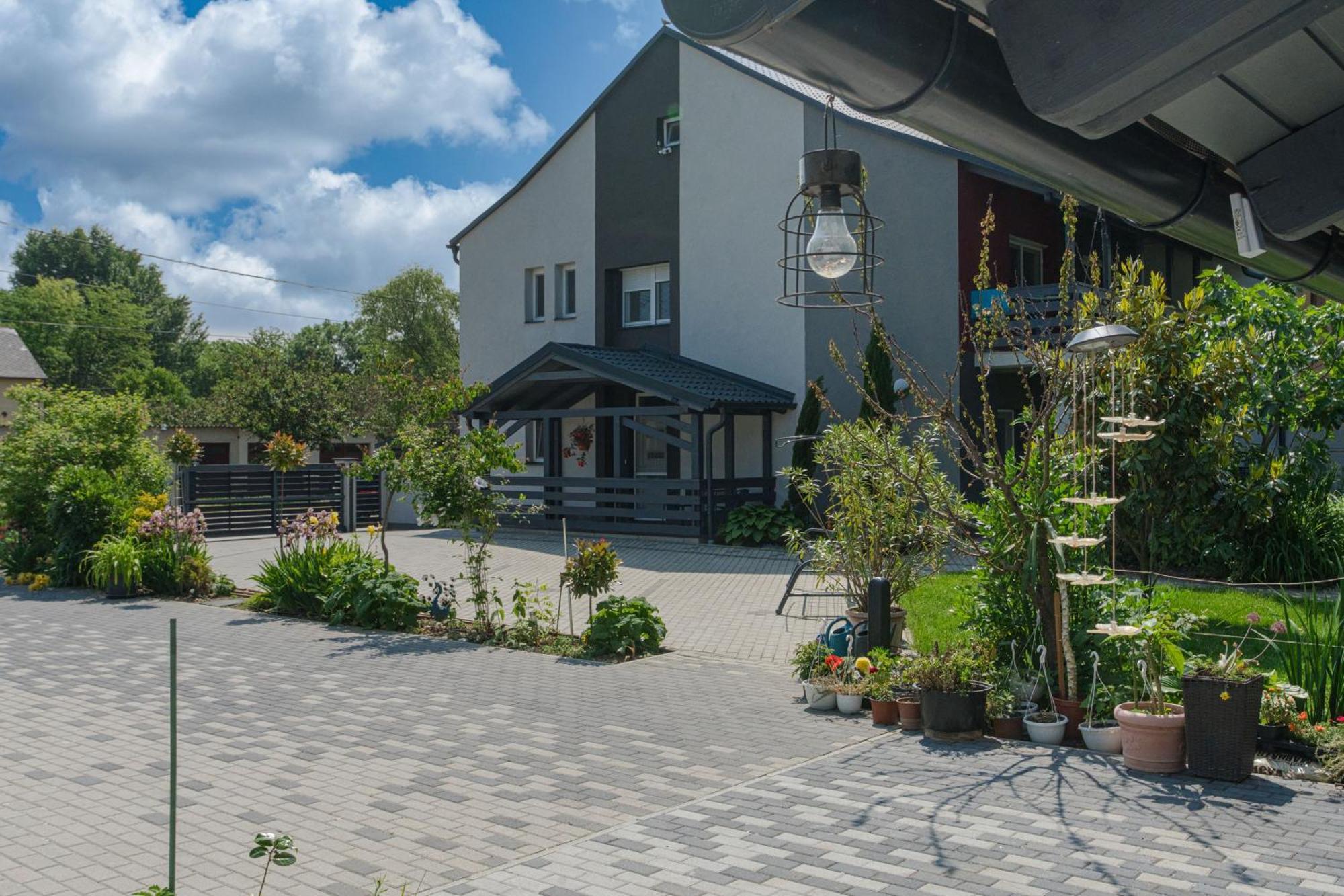 Magdi Vendeghaz A-B Appartement Celldömölk Buitenkant foto